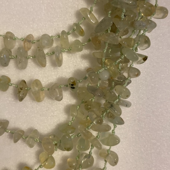 Stunning Multi-Strand Polished Peridot Chip and Mother of Pearl Flower Necklace - Picture 3 of 6